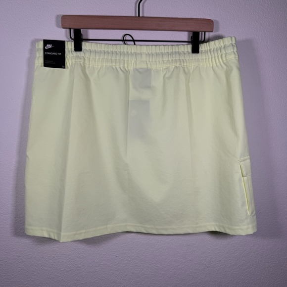 NWT!! Nike Women's Utility Cargo Skirt Yellow Style CZ8907-701 | Size‎ XL - Picture 2 of 8